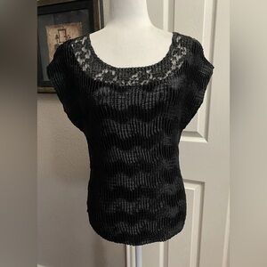 Dressbarn Vintage Y2K Crinkle Top, Size M, Short Sleeve Gray and Black